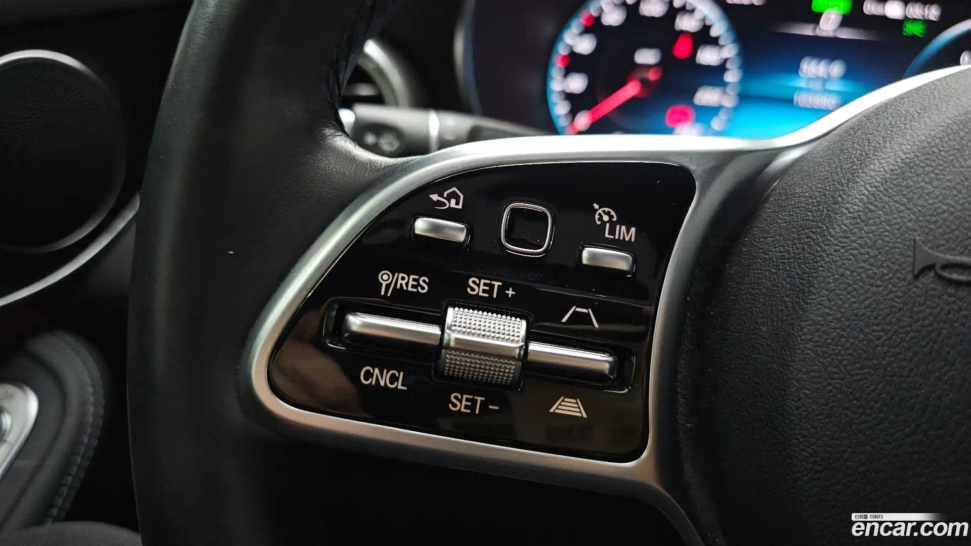 GLC-Class Mercedes-Benz 2021.11-OPTION-024