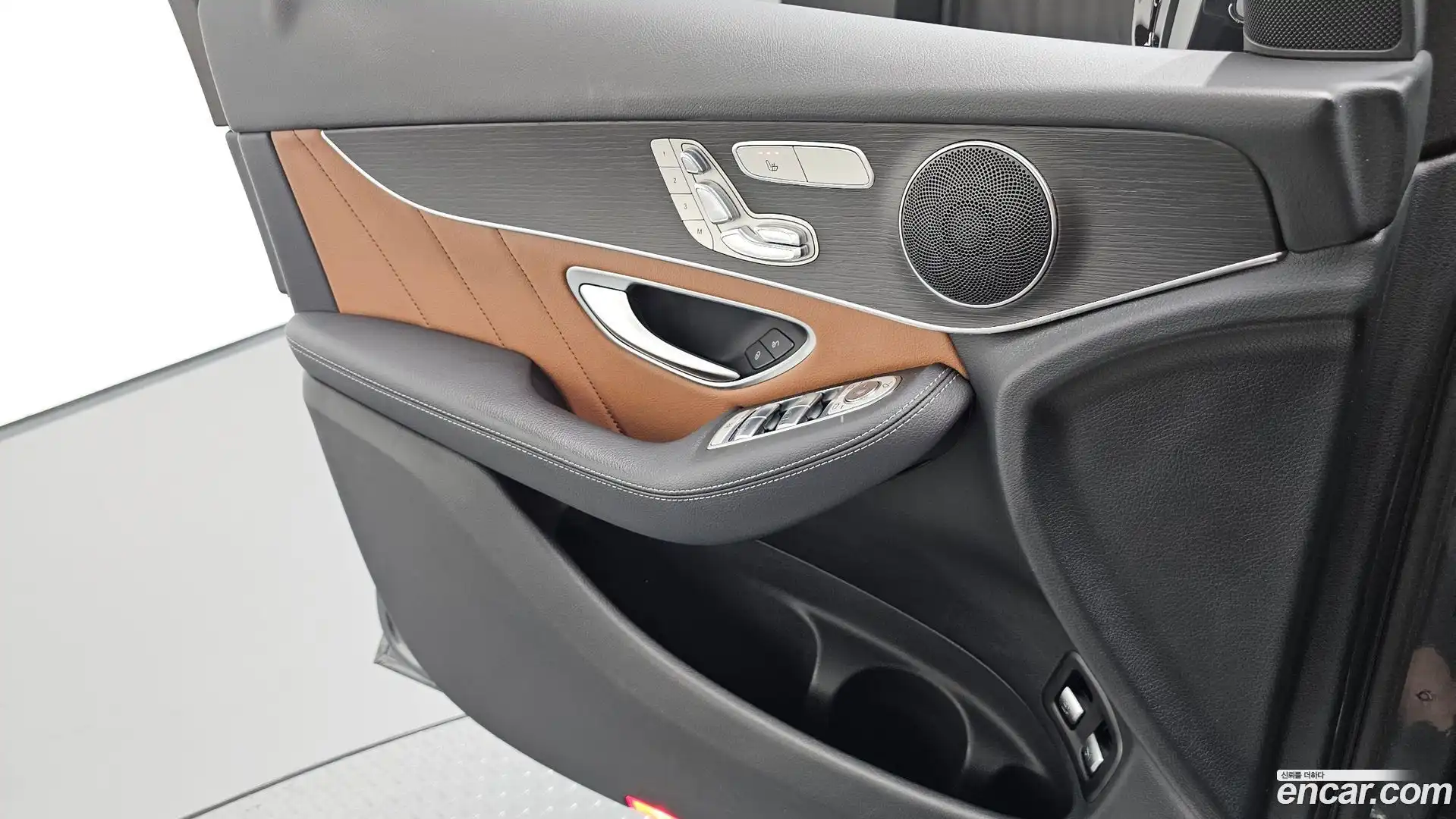 GLC-Class Mercedes-Benz 2021.11-INNER-034