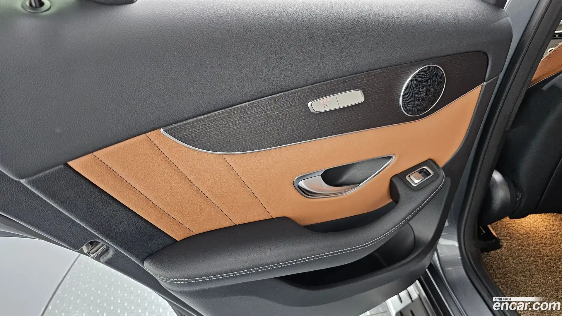 GLC-Class Mercedes-Benz 2021.11-INNER-035