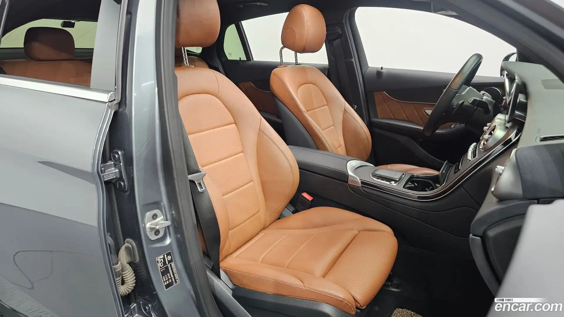 GLC-Class Mercedes-Benz 2021.11-INNER-036