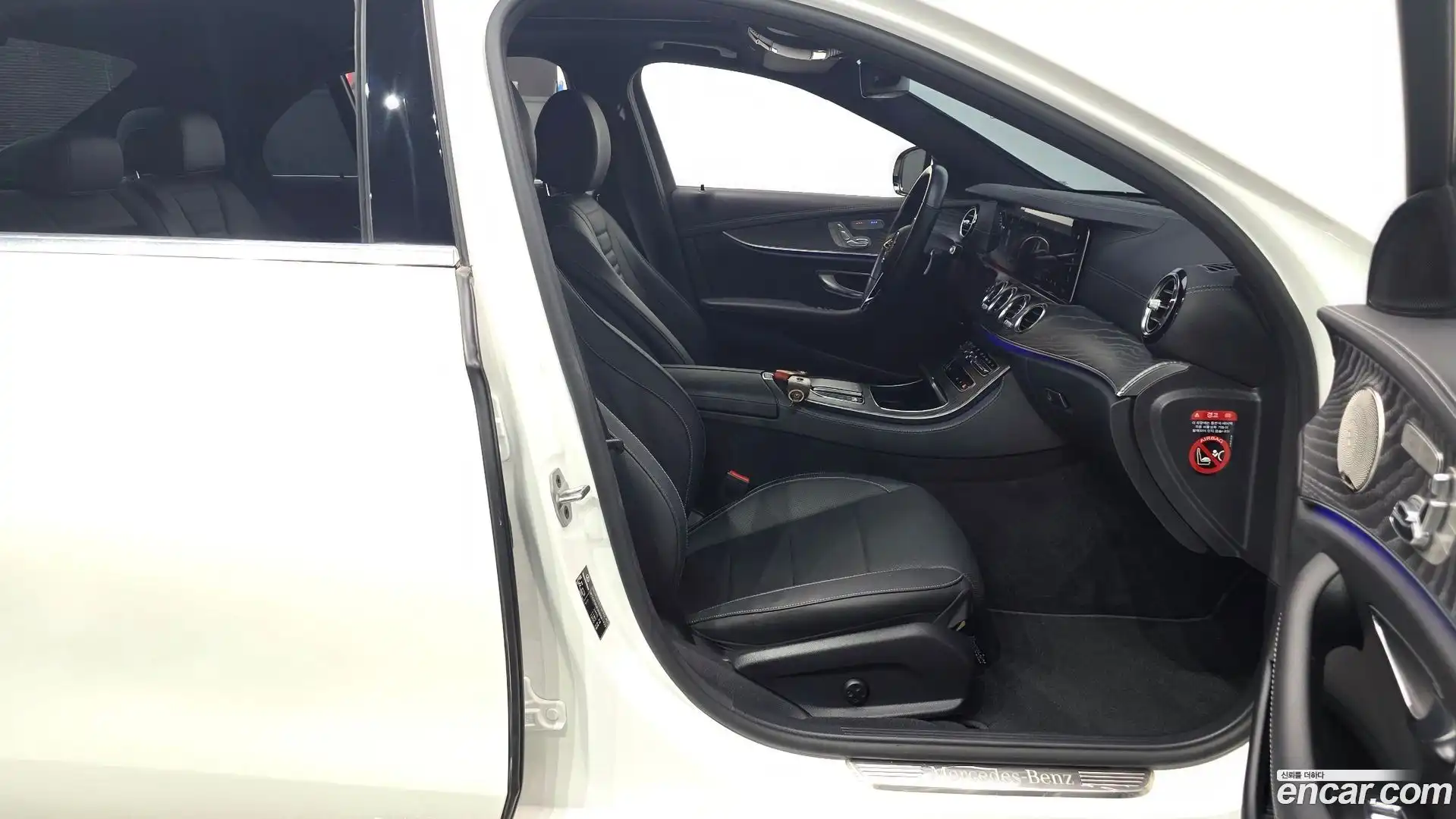 E-Class Mercedes-Benz 2022.4-INNER-010