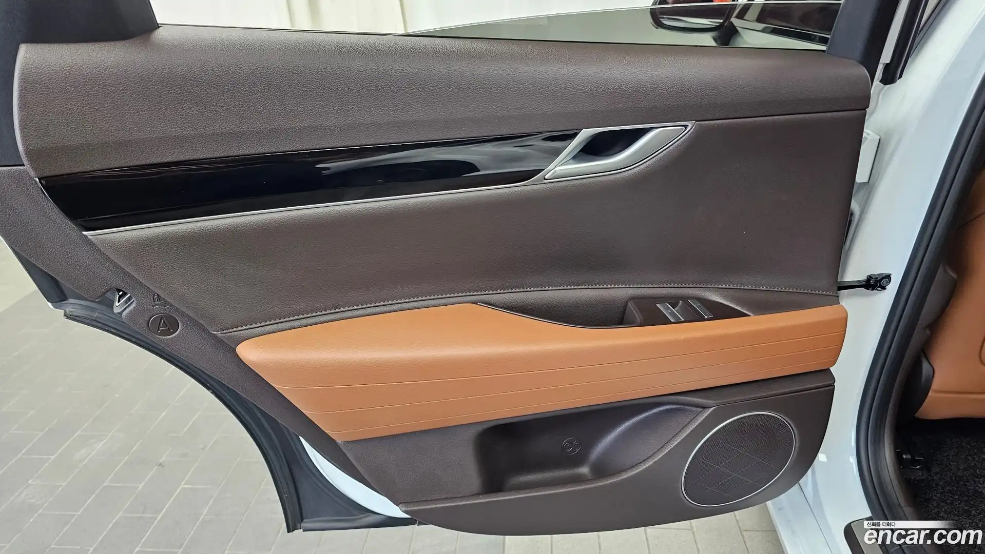 G80 Genesis 2021.2-INNER-035