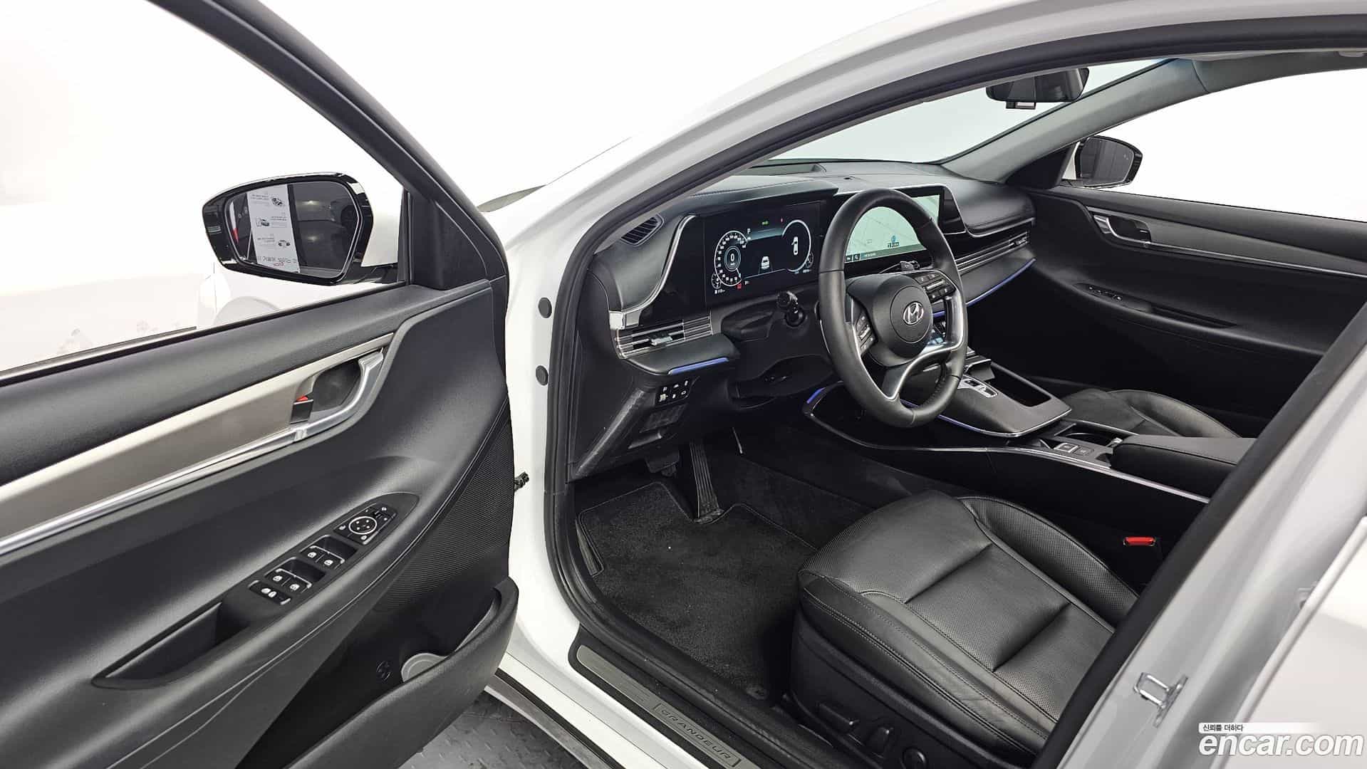 Grandeur Hyundai 2022.5-OPTION-015