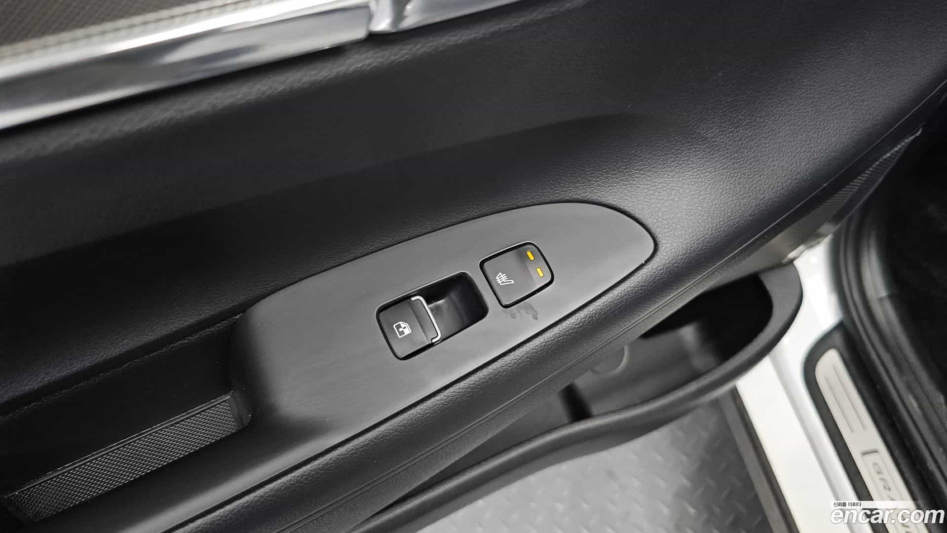 Grandeur Hyundai 2022.5-OPTION-023