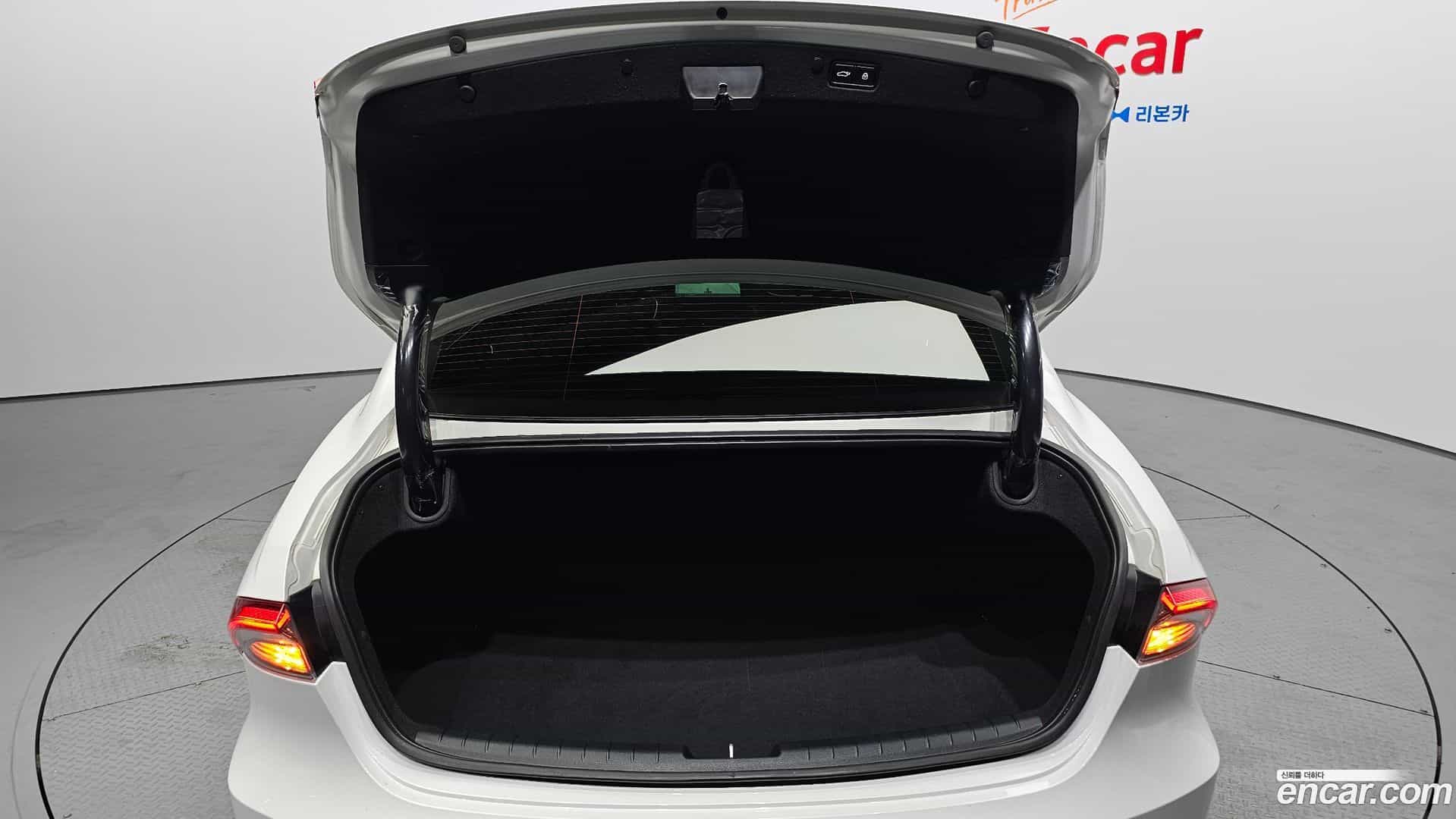 Grandeur Hyundai 2022.5-OPTION-024