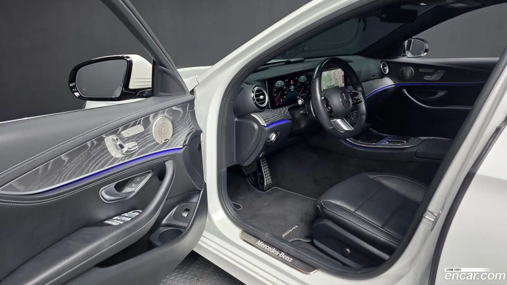 E-Class Mercedes-Benz 2022.5-INNER-010