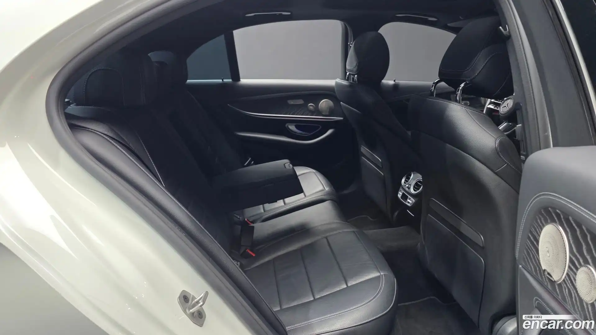 E-Class Mercedes-Benz 2022.5-OPTION-016
