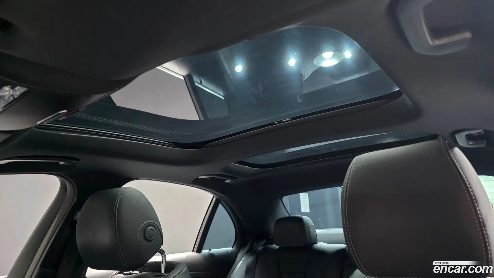 E-Class Mercedes-Benz 2022.5-OPTION-022