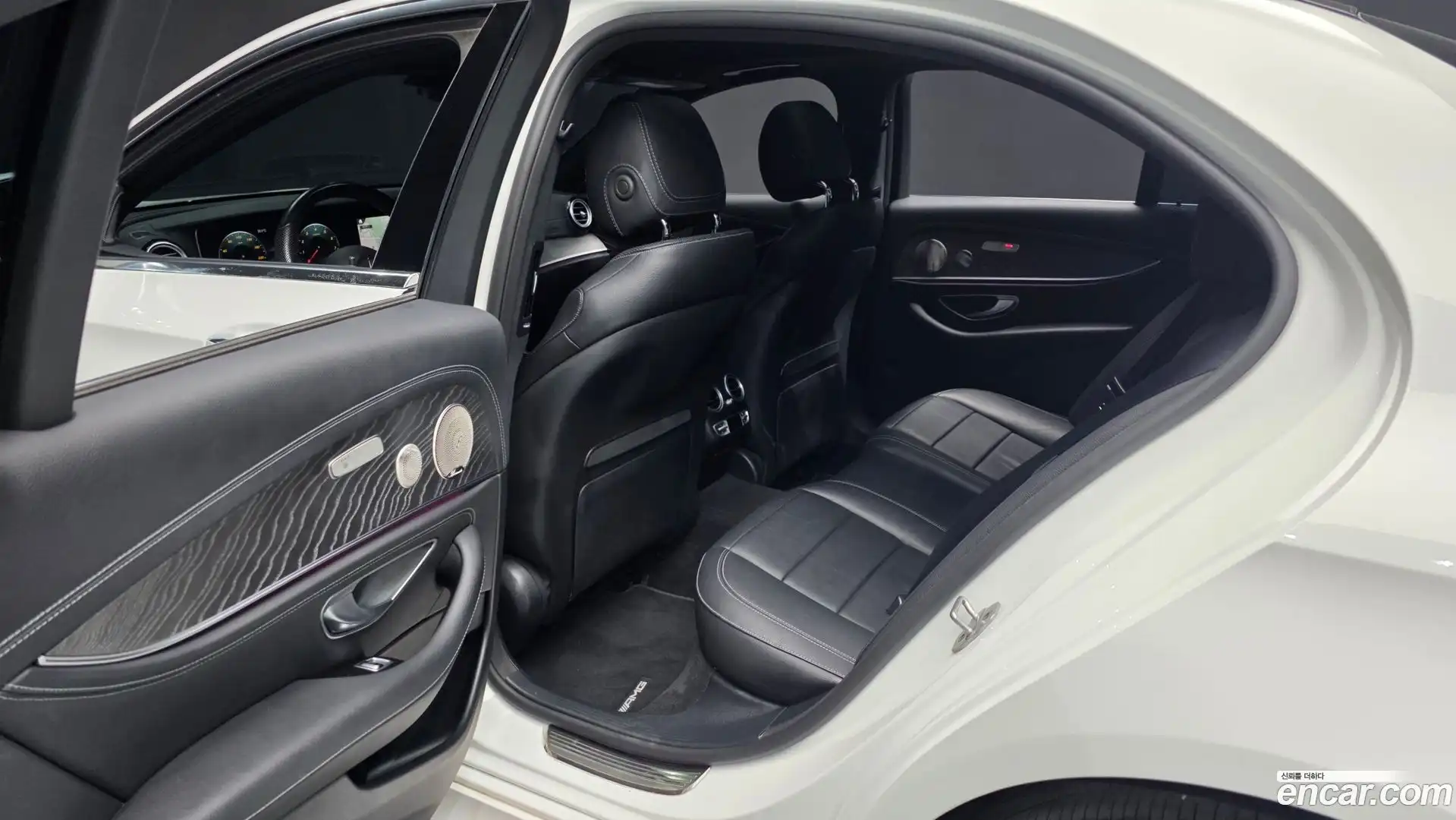 E-Class Mercedes-Benz 2022.5-INNER-036