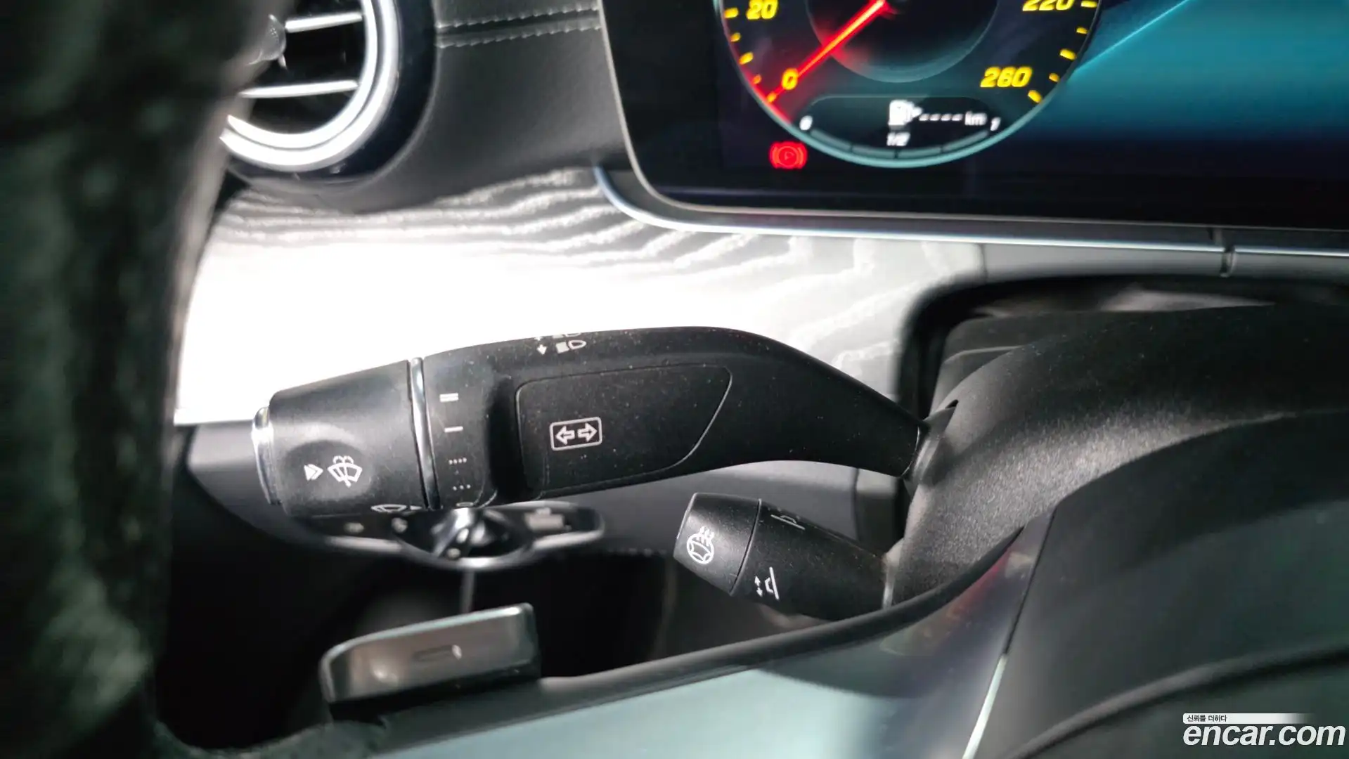 E-Class Mercedes-Benz 2022.5-OPTION-043