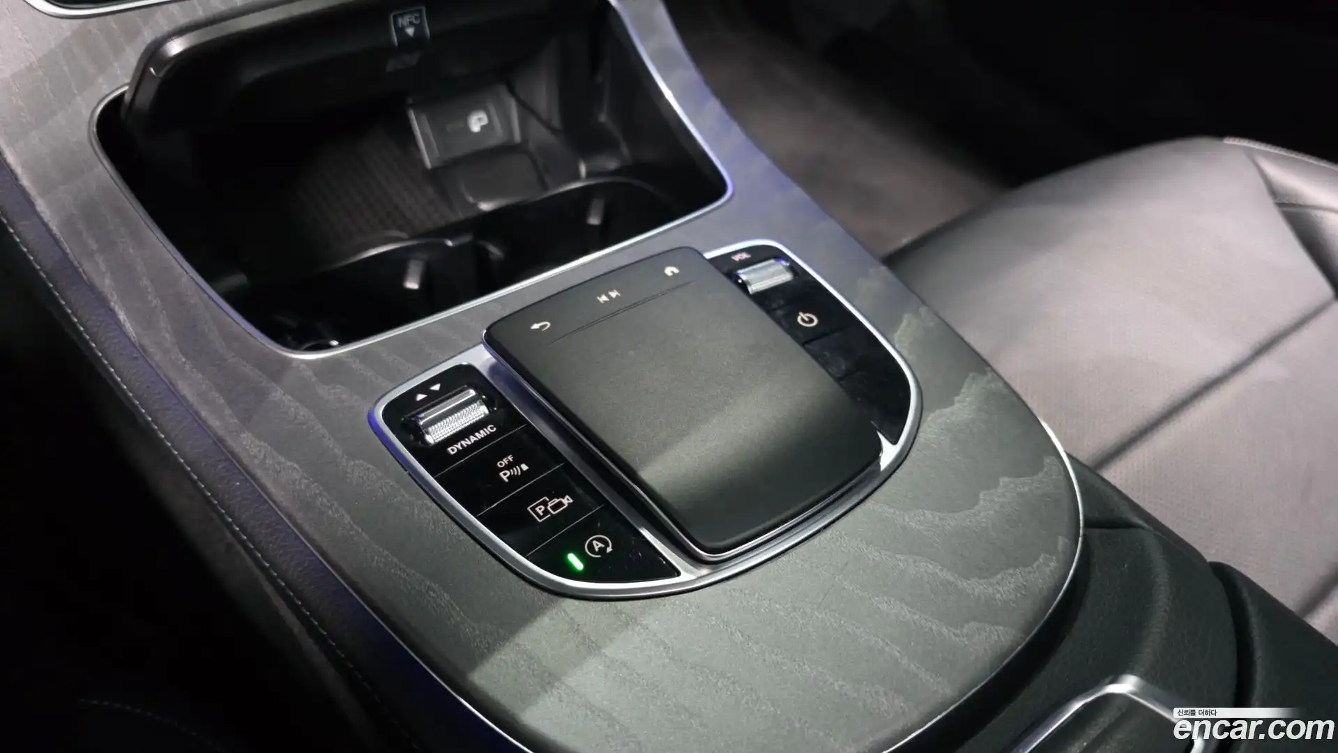 E-Class Mercedes-Benz 2022.5-OPTION-044