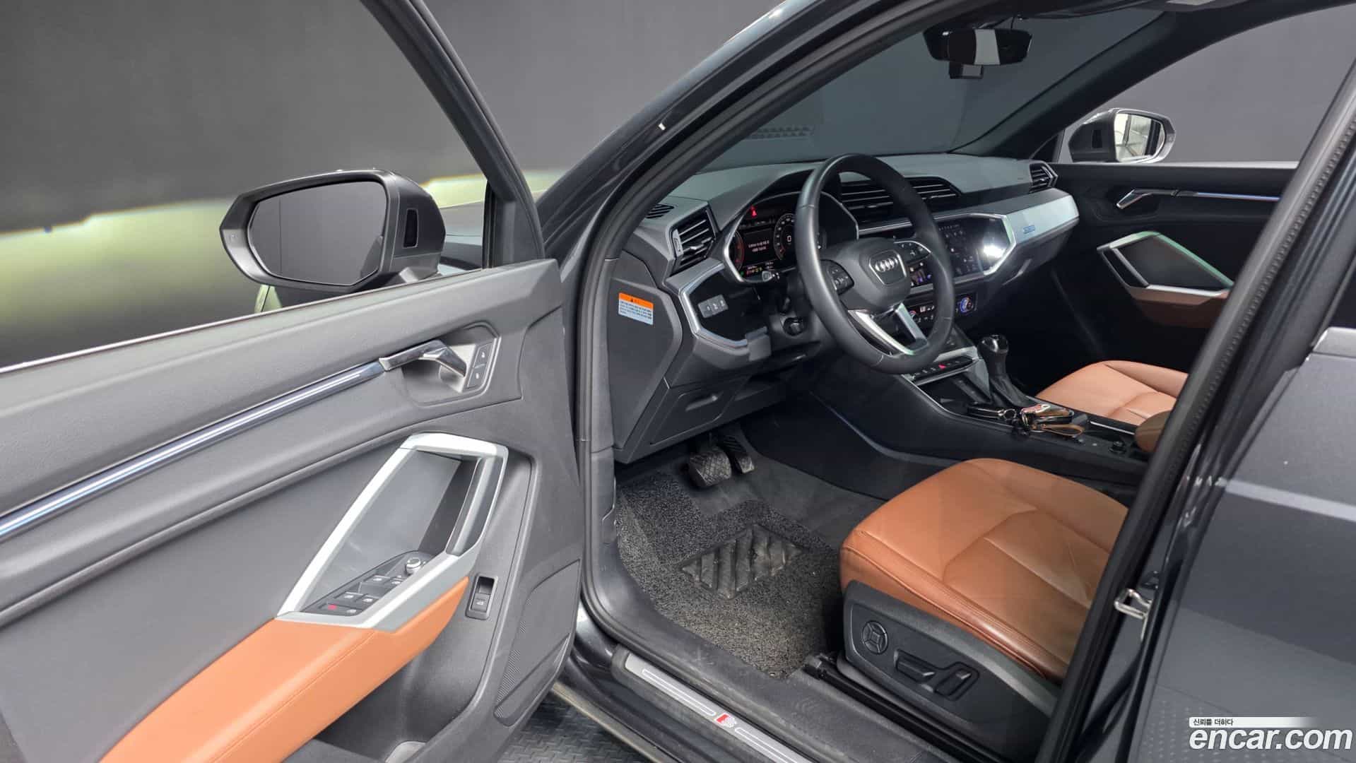 Q3 Audi 2022.10-INNER-010