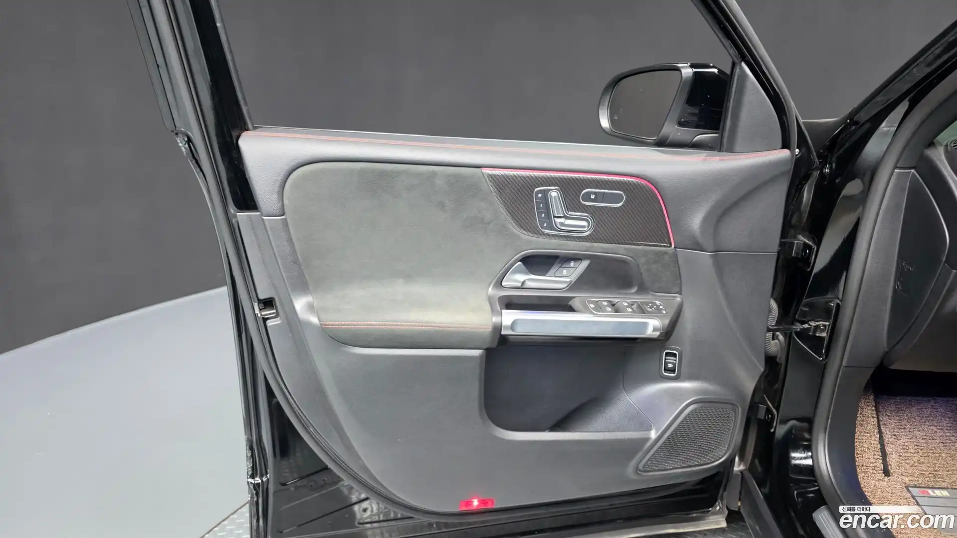 GLB-Class Mercedes-Benz 2023.8-INNER-034