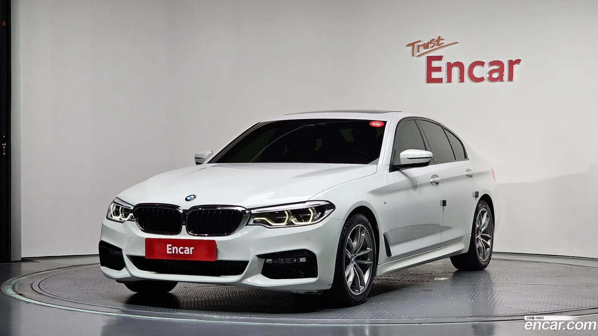 Main__Slider__Photo:5-Series BMW 2017.2-0