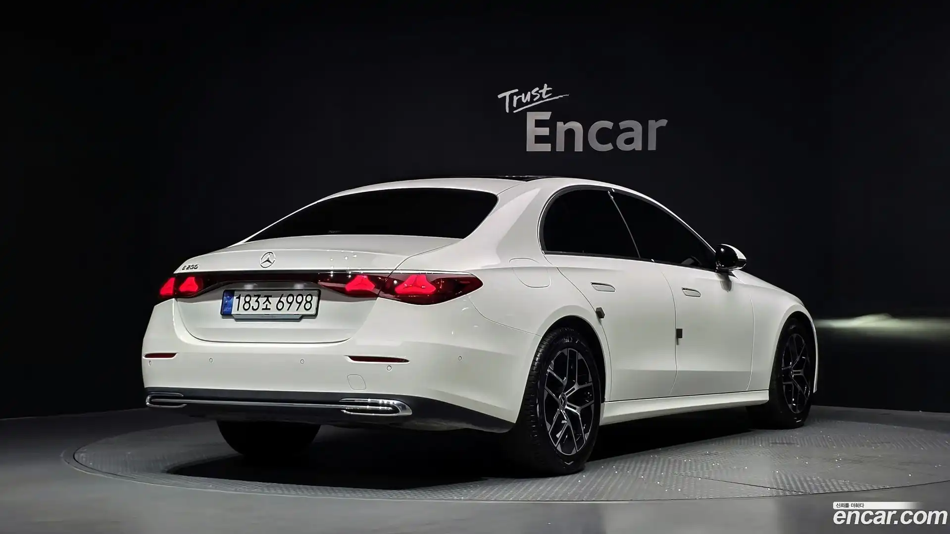 E-Class Mercedes-Benz 2024.8-OUTER-002