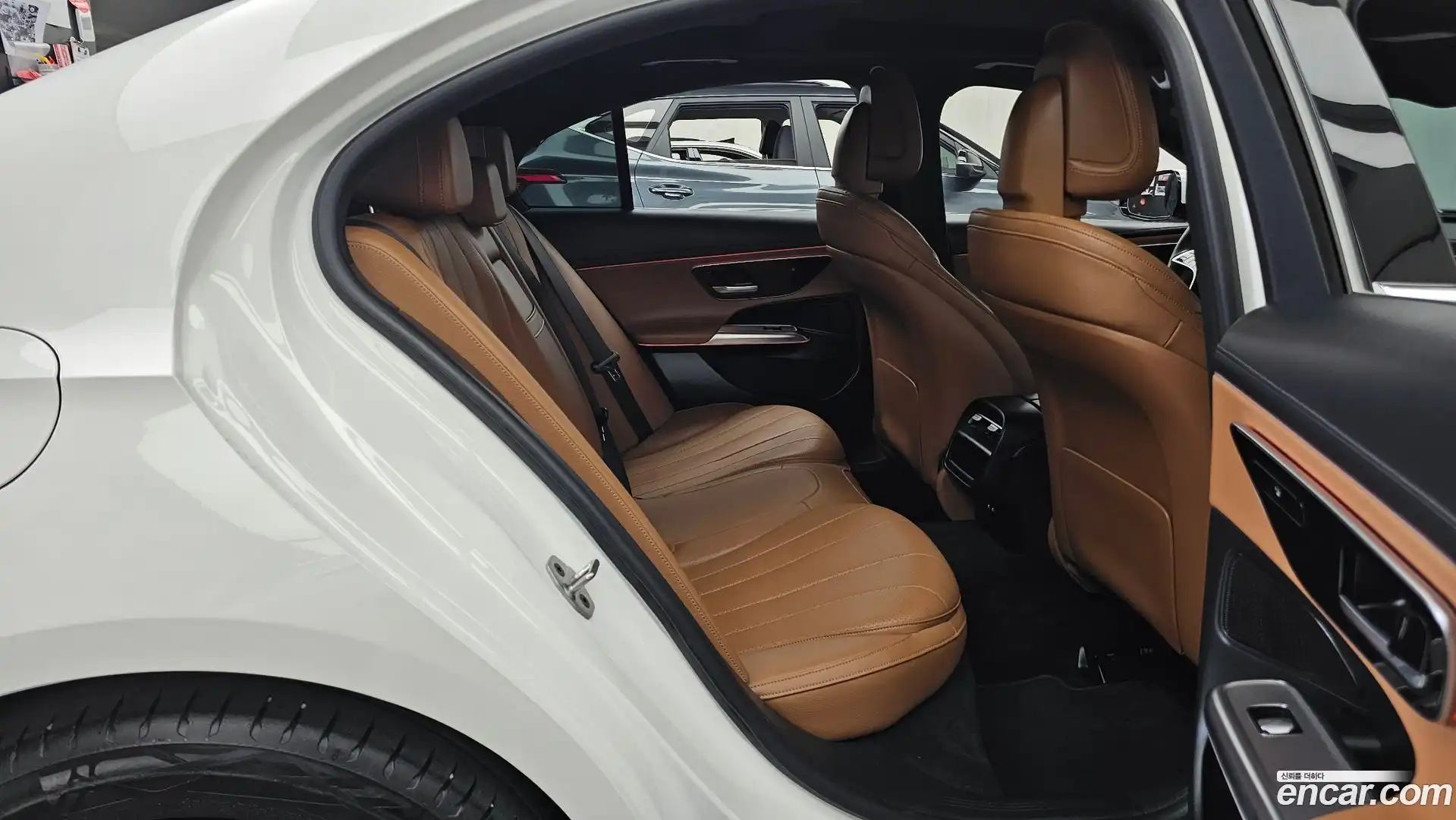 E-Class Mercedes-Benz 2024.8-OPTION-016