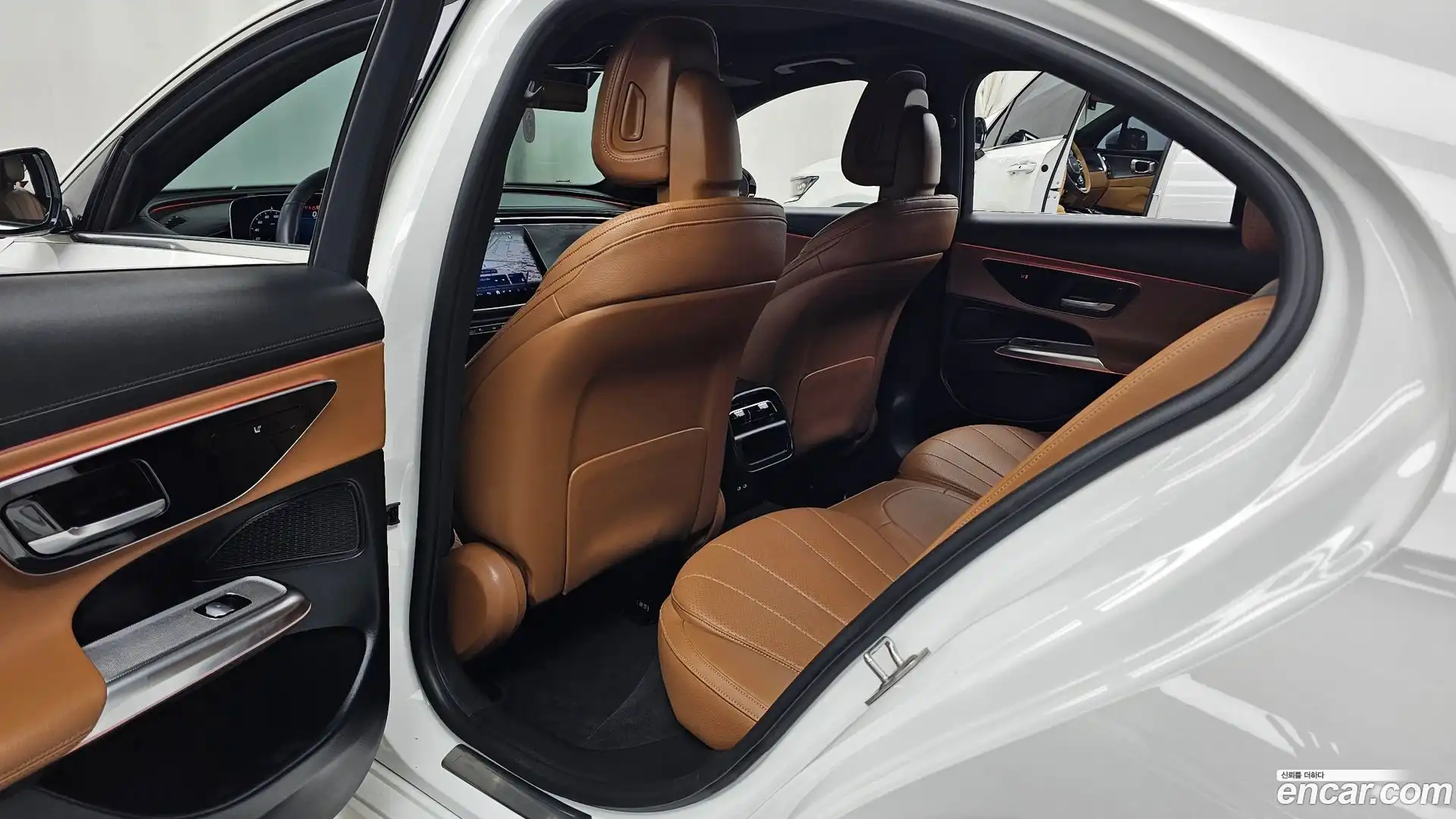 E-Class Mercedes-Benz 2024.8-INNER-036
