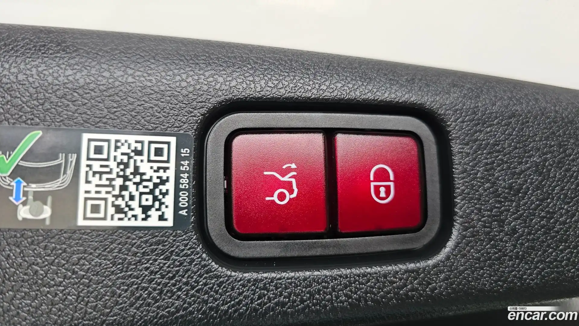 E-Class Mercedes-Benz 2024.8-OPTION-040