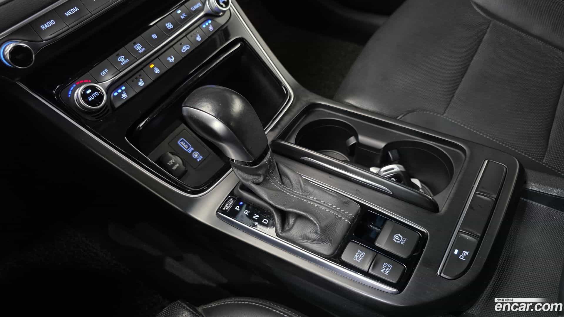 Grandeur Hyundai 2017.10-INNER-009