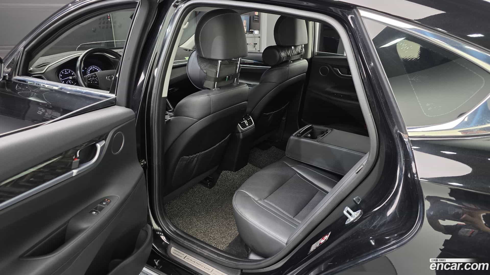 Grandeur Hyundai 2017.10-OPTION-015