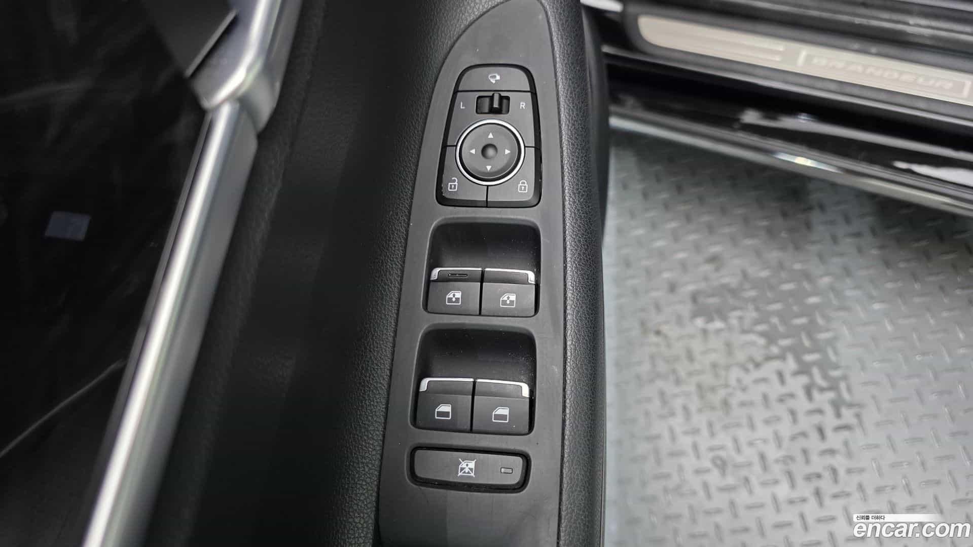Grandeur Hyundai 2017.10-OPTION-018