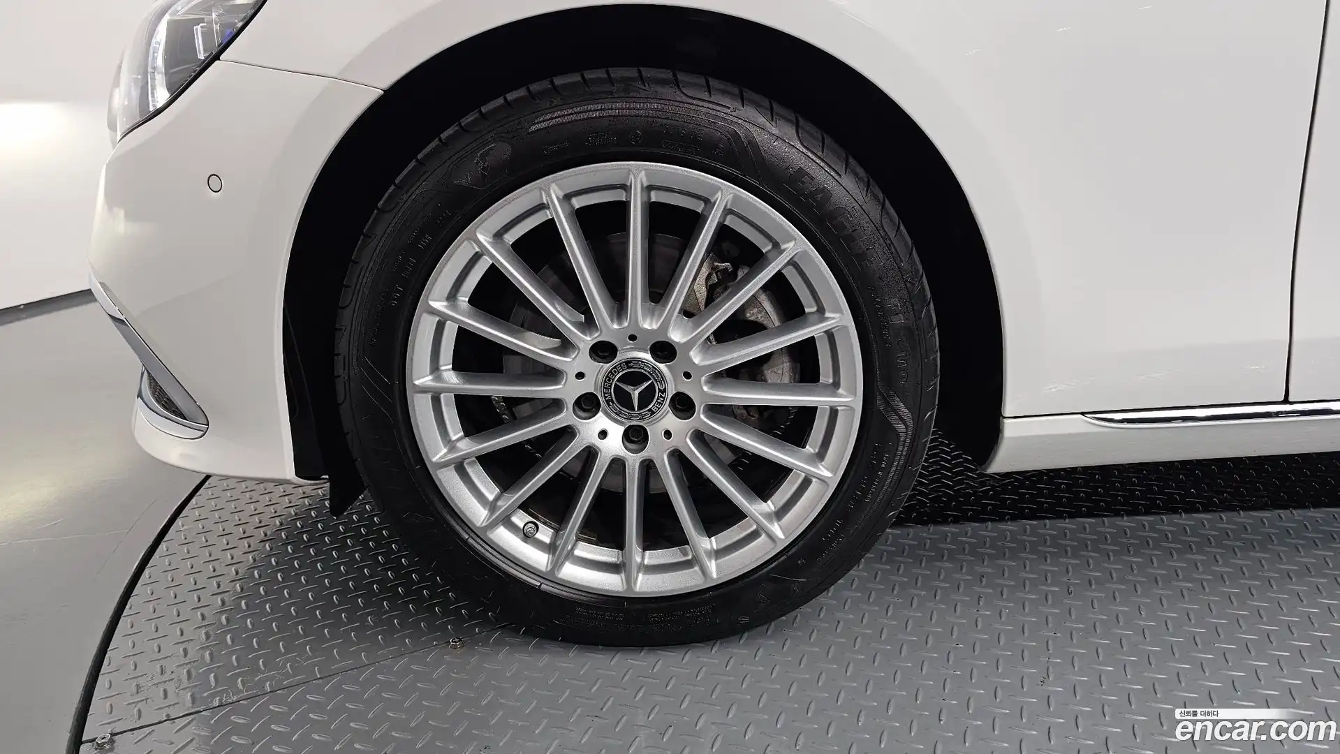 E-Class Mercedes-Benz 2023.9-OUTER-005