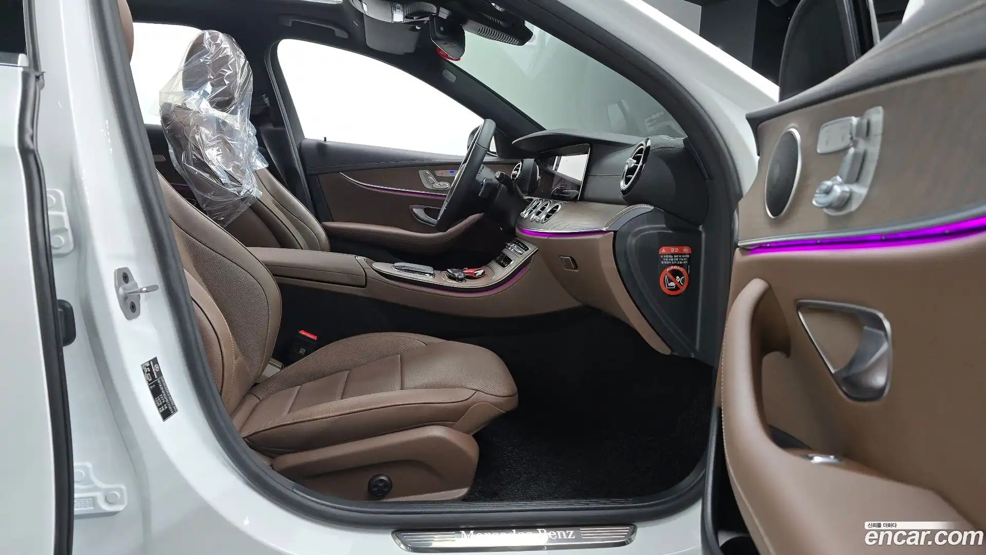 E-Class Mercedes-Benz 2023.9-INNER-036