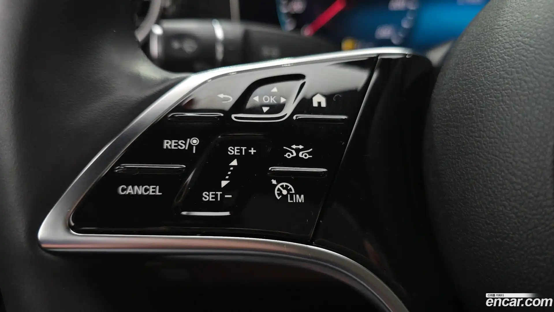 E-Class Mercedes-Benz 2023.9-OPTION-042