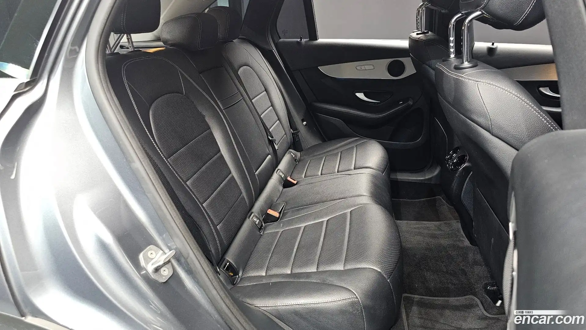 GLC-Class Mercedes-Benz 2017.3-OPTION-015