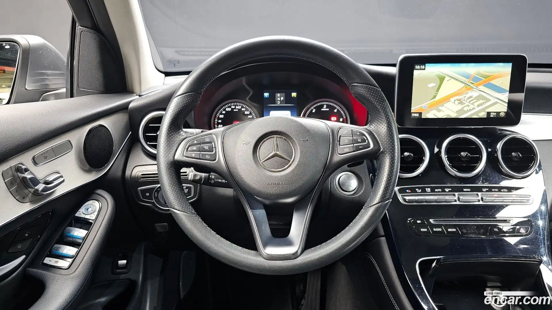 GLC-Class Mercedes-Benz 2017.3-OPTION-016