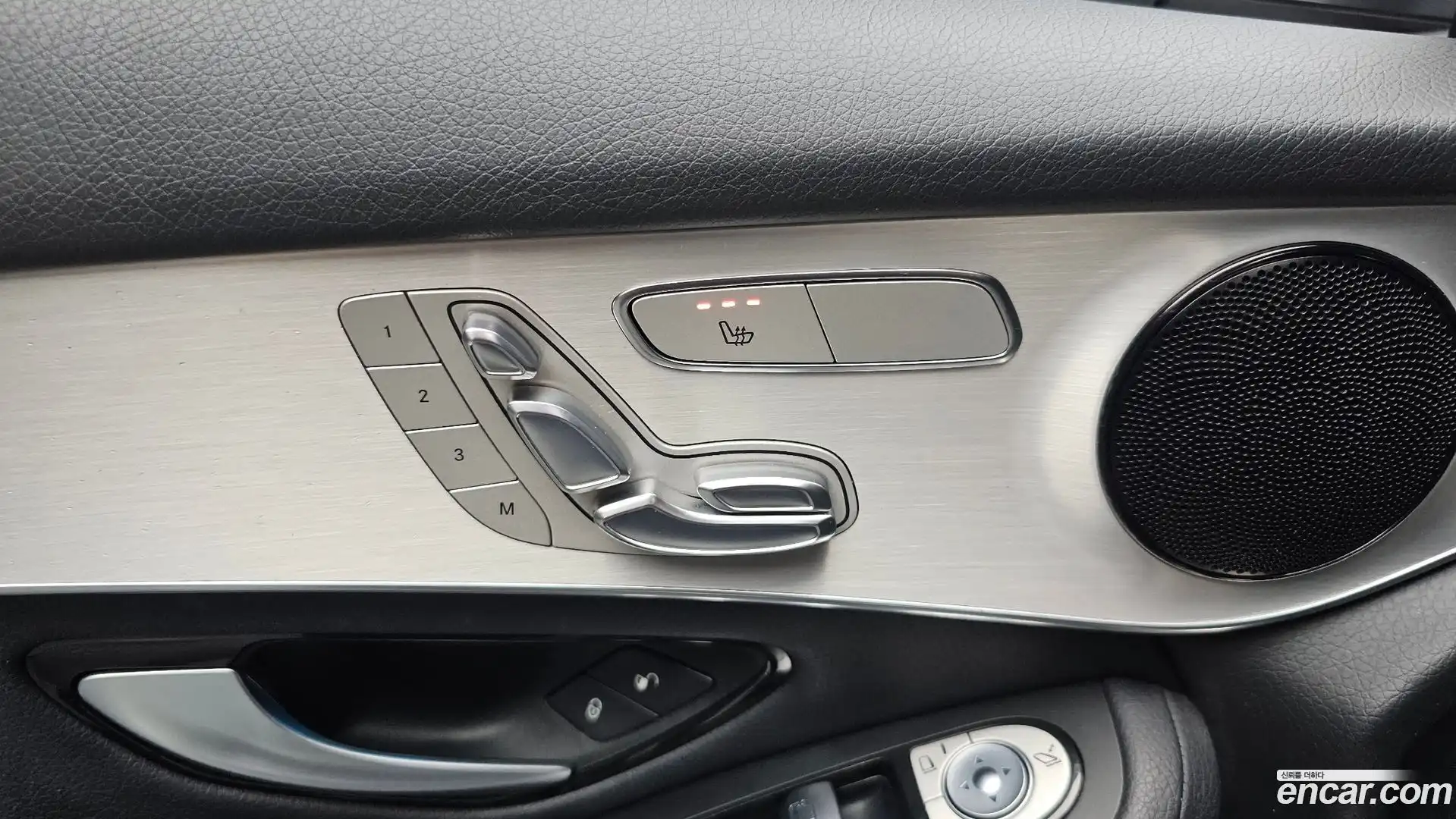 GLC-Class Mercedes-Benz 2017.3-OPTION-023