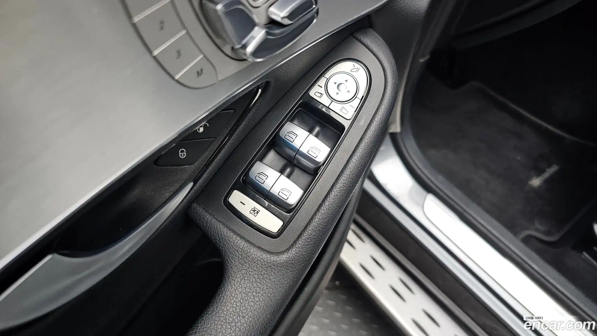 GLC-Class Mercedes-Benz 2017.3-OPTION-024