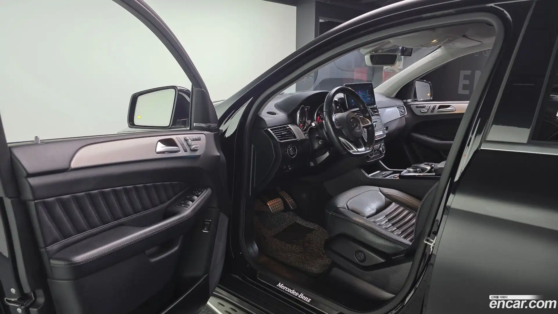 GLE-Class Mercedes-Benz 2018.3-INNER-010