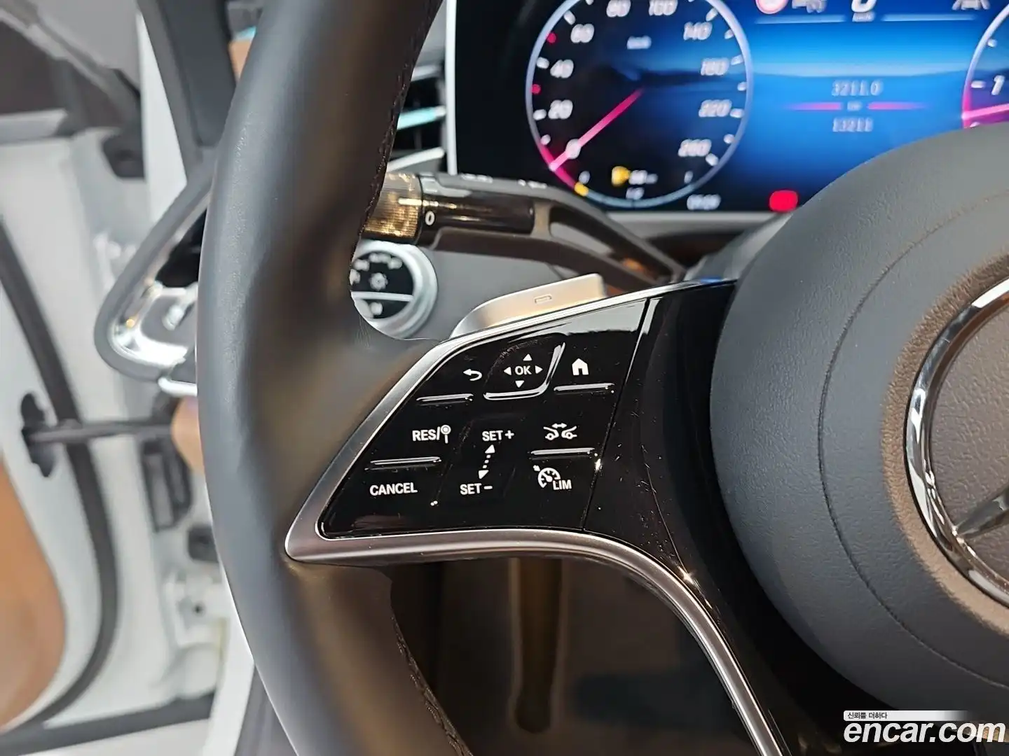E-Class Mercedes-Benz 2024.9-OPTION-015