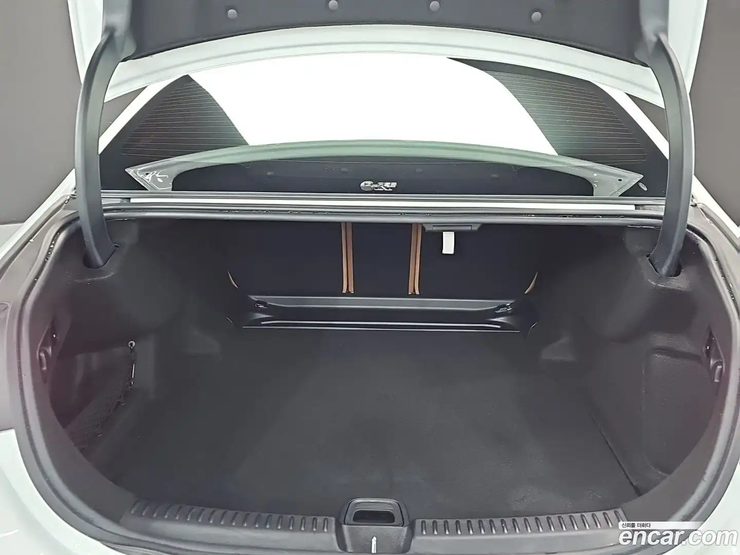 E-Class Mercedes-Benz 2024.9-OPTION-023