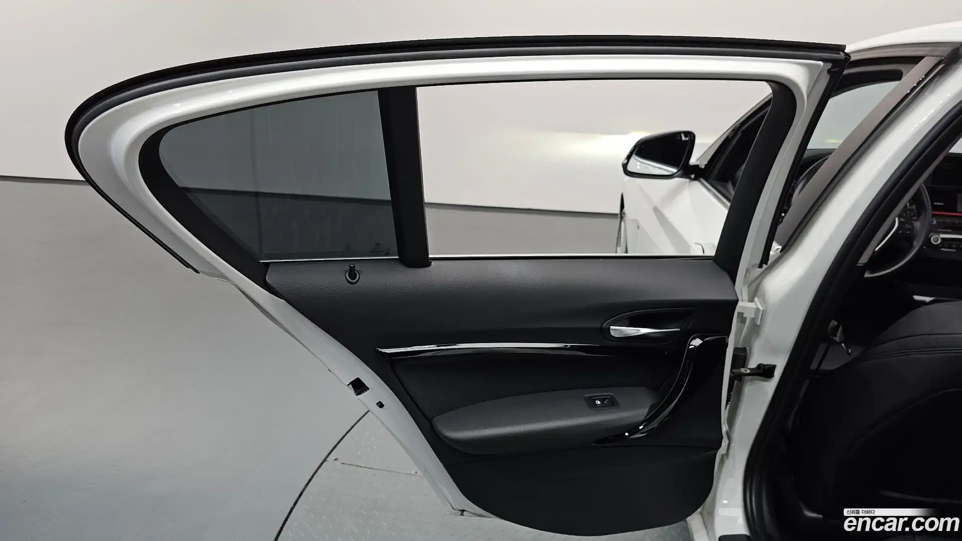 1-Series BMW 2019.6-INNER-035