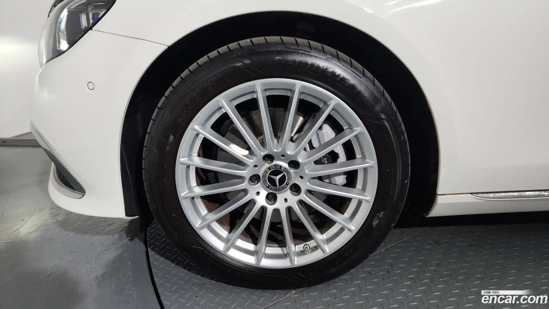 E-Class Mercedes-Benz 2021.6-OUTER-005