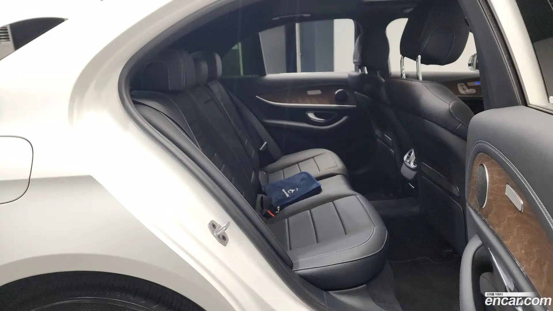 E-Class Mercedes-Benz 2021.6-OPTION-015