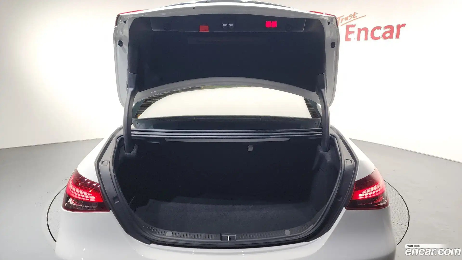 E-Class Mercedes-Benz 2021.6-OPTION-023