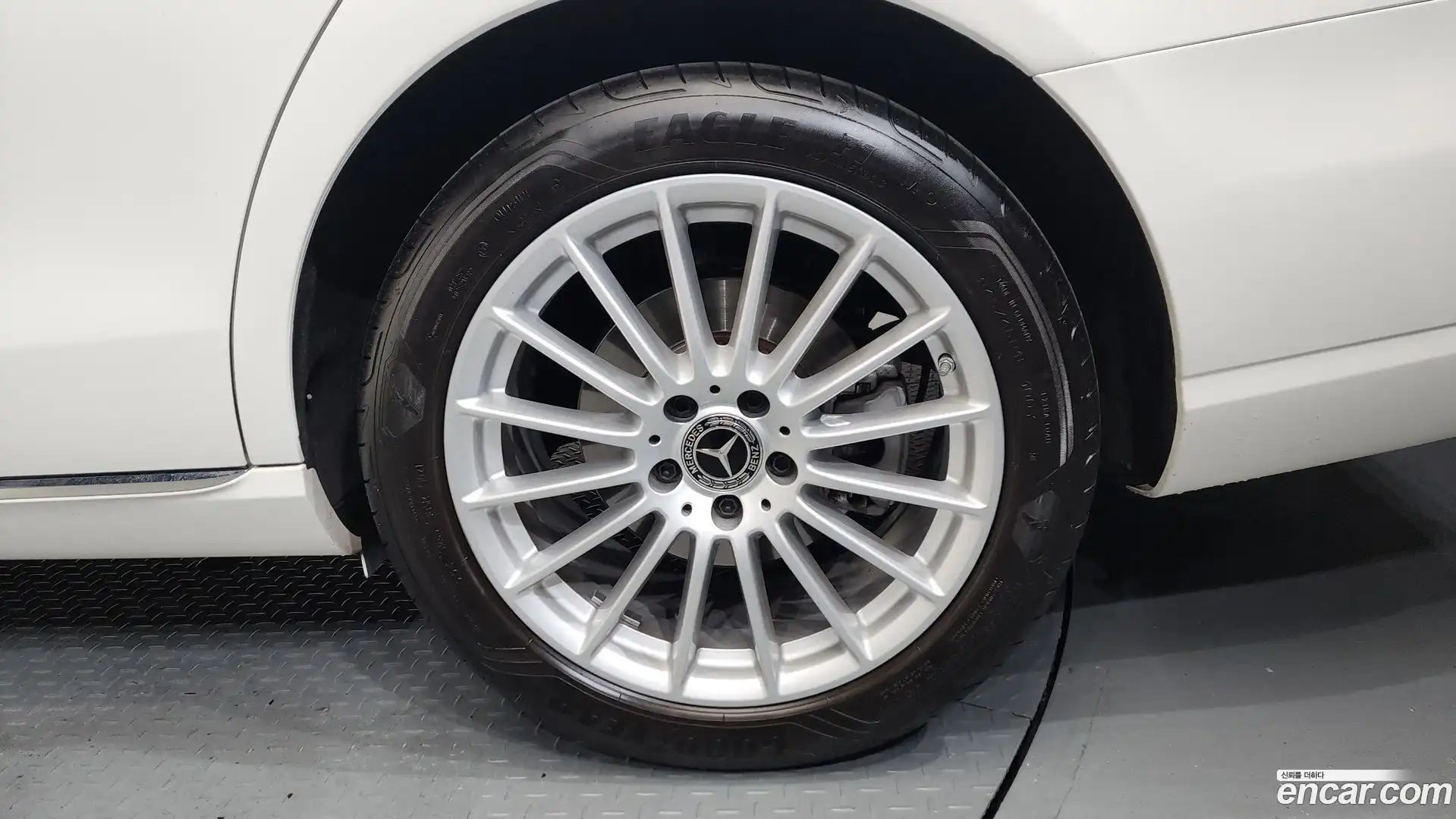 E-Class Mercedes-Benz 2021.6-OUTER-031