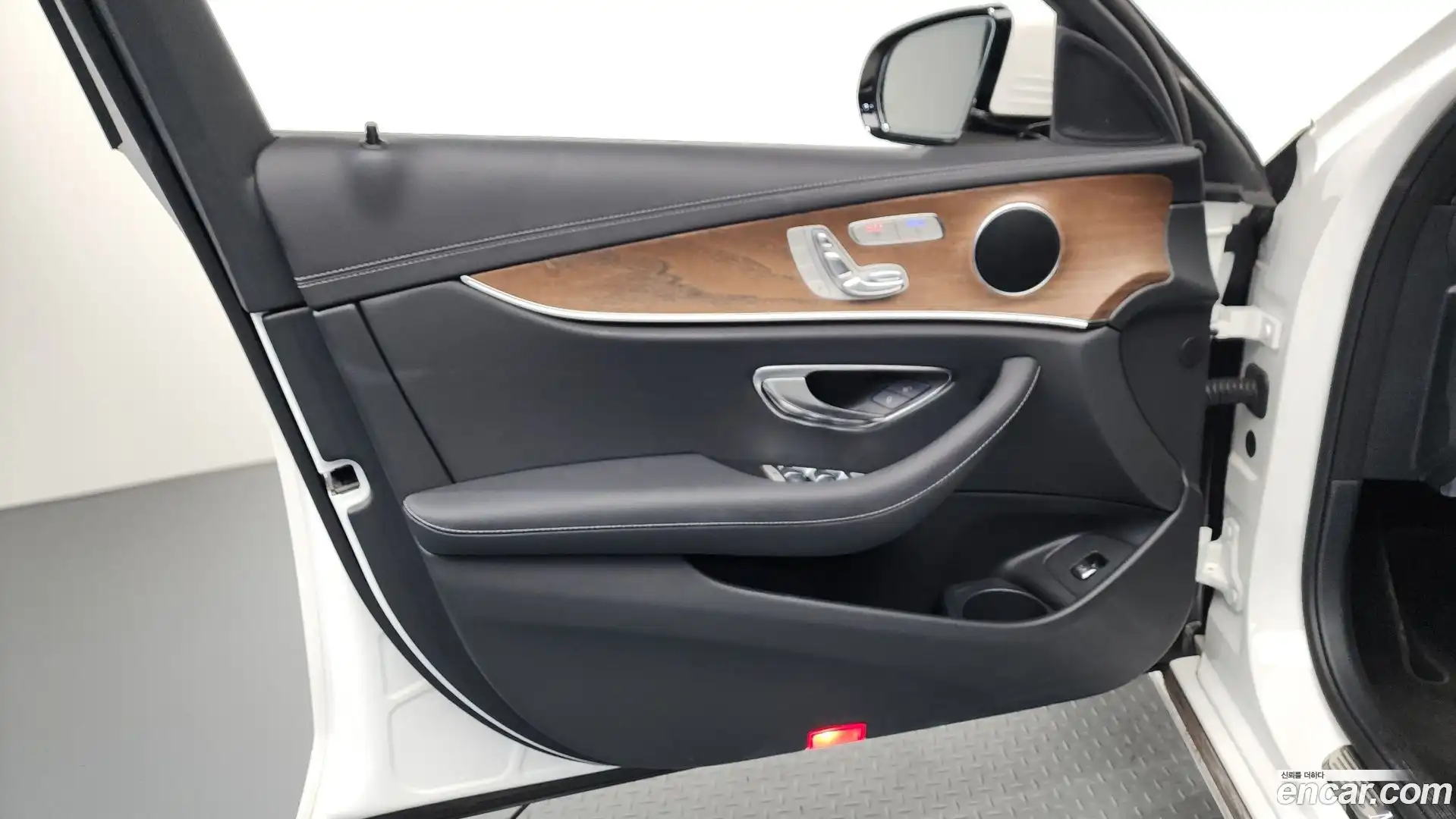 E-Class Mercedes-Benz 2021.6-INNER-034