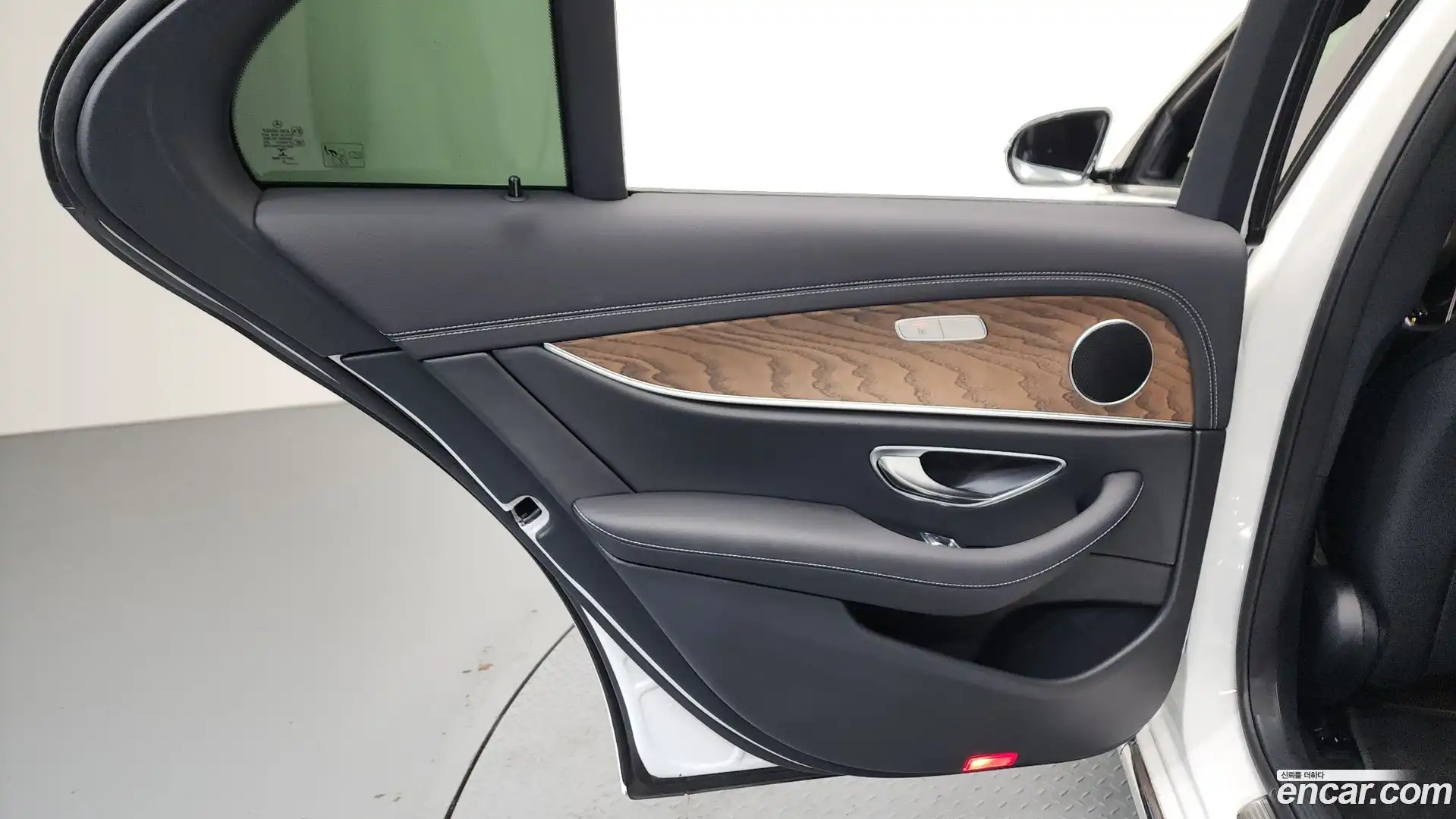 E-Class Mercedes-Benz 2021.6-INNER-035