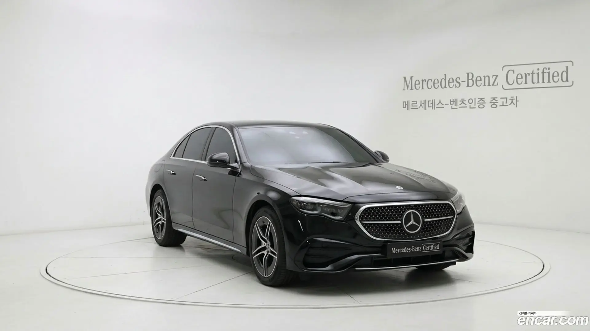 Main__Slider__Photo:E-Class Mercedes-Benz 2025.5-0