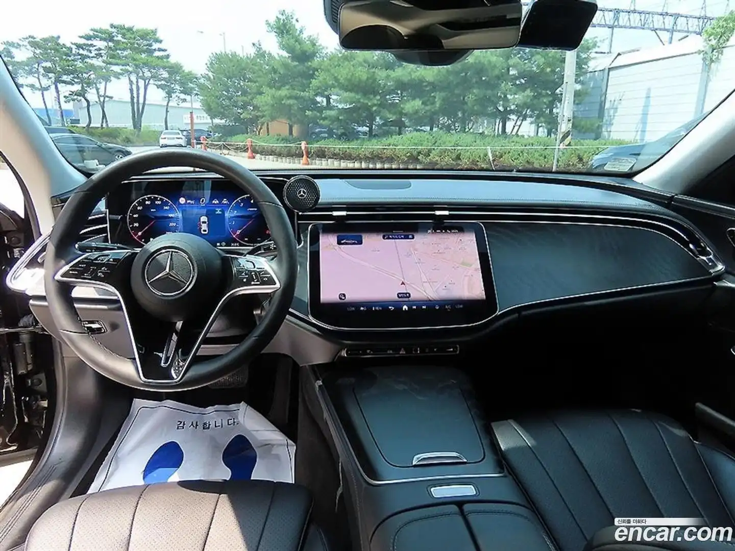 E-Class Mercedes-Benz 2025.9-INNER-007