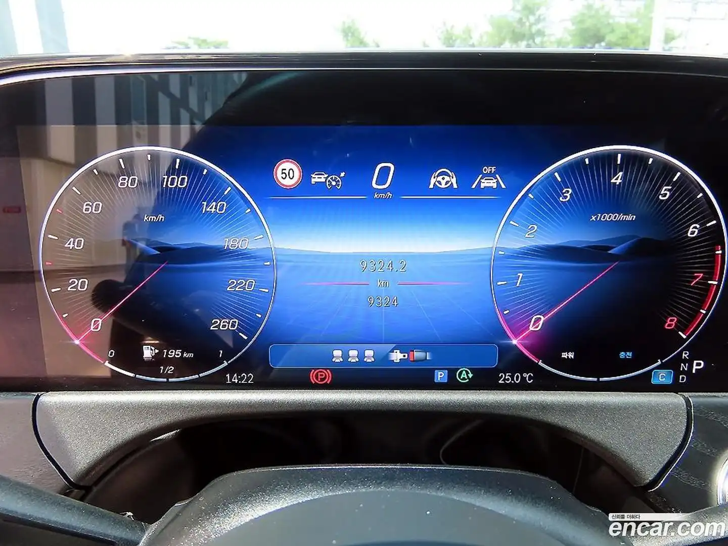 E-Class Mercedes-Benz 2025.9-INNER-009