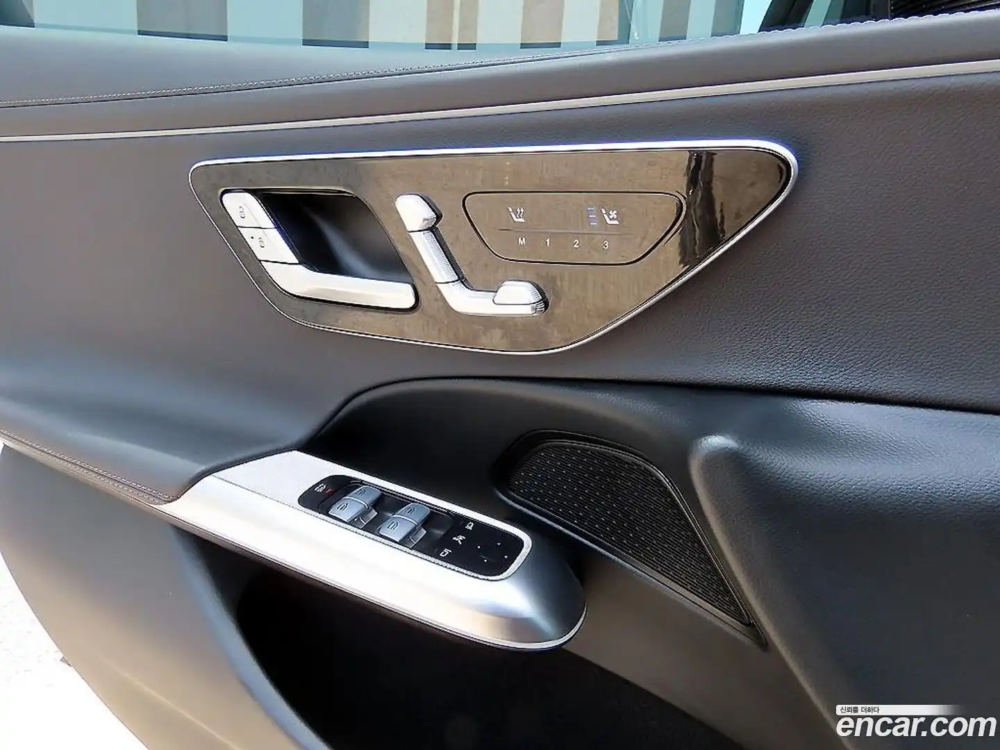 E-Class Mercedes-Benz 2025.9-OPTION-015