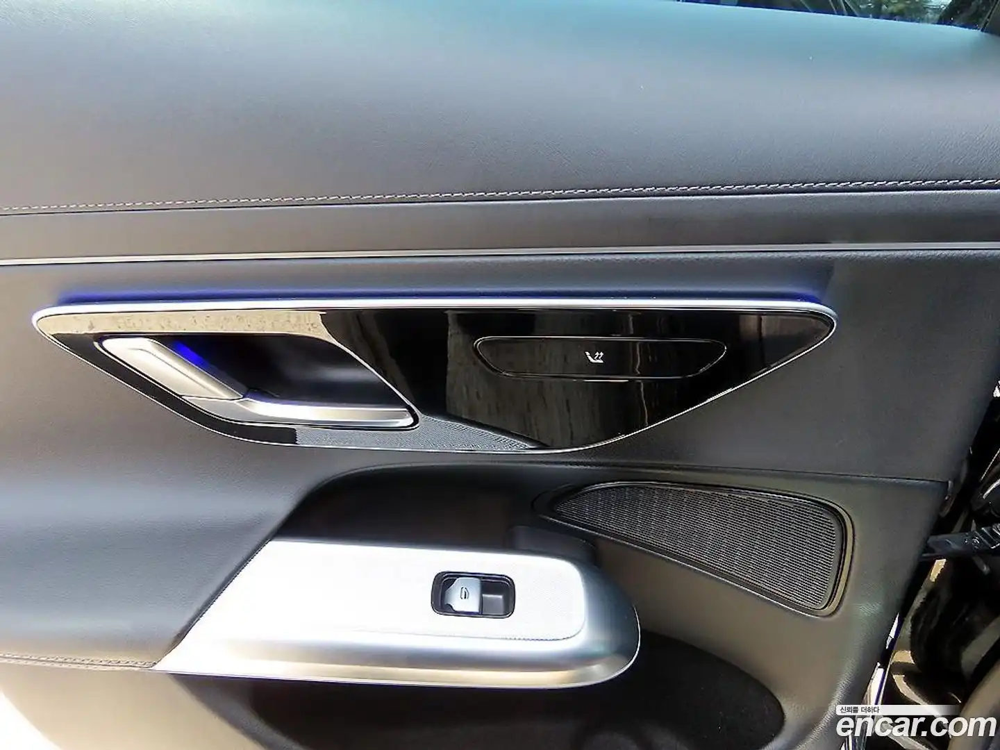 E-Class Mercedes-Benz 2025.9-OPTION-019