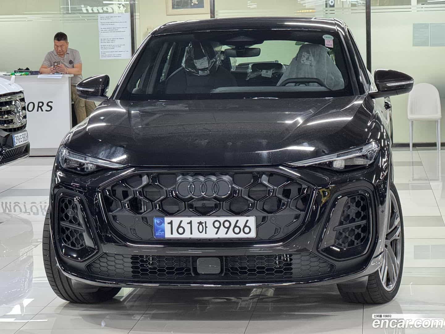 Q5 Audi 2025.11-OUTER-001