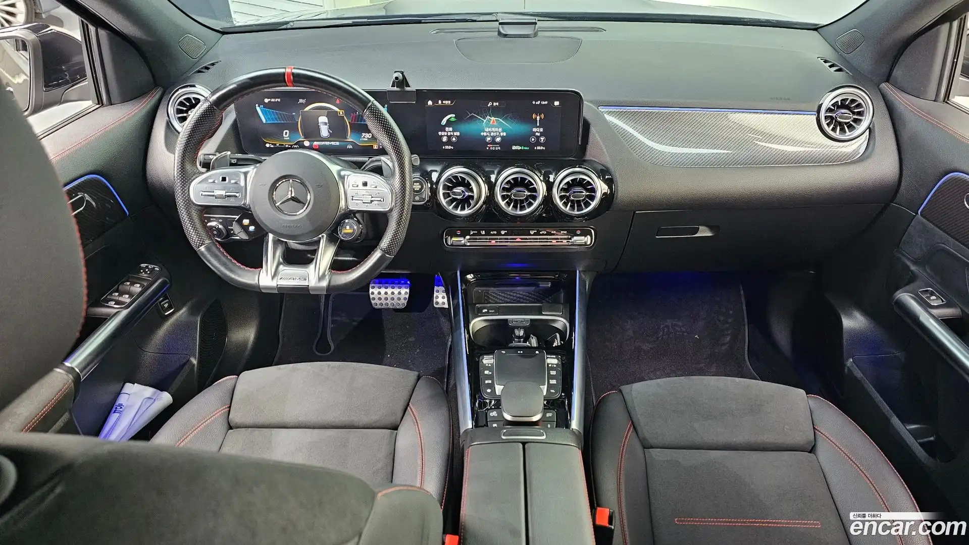 GLA-Class Mercedes-Benz 2023.1-INNER-007
