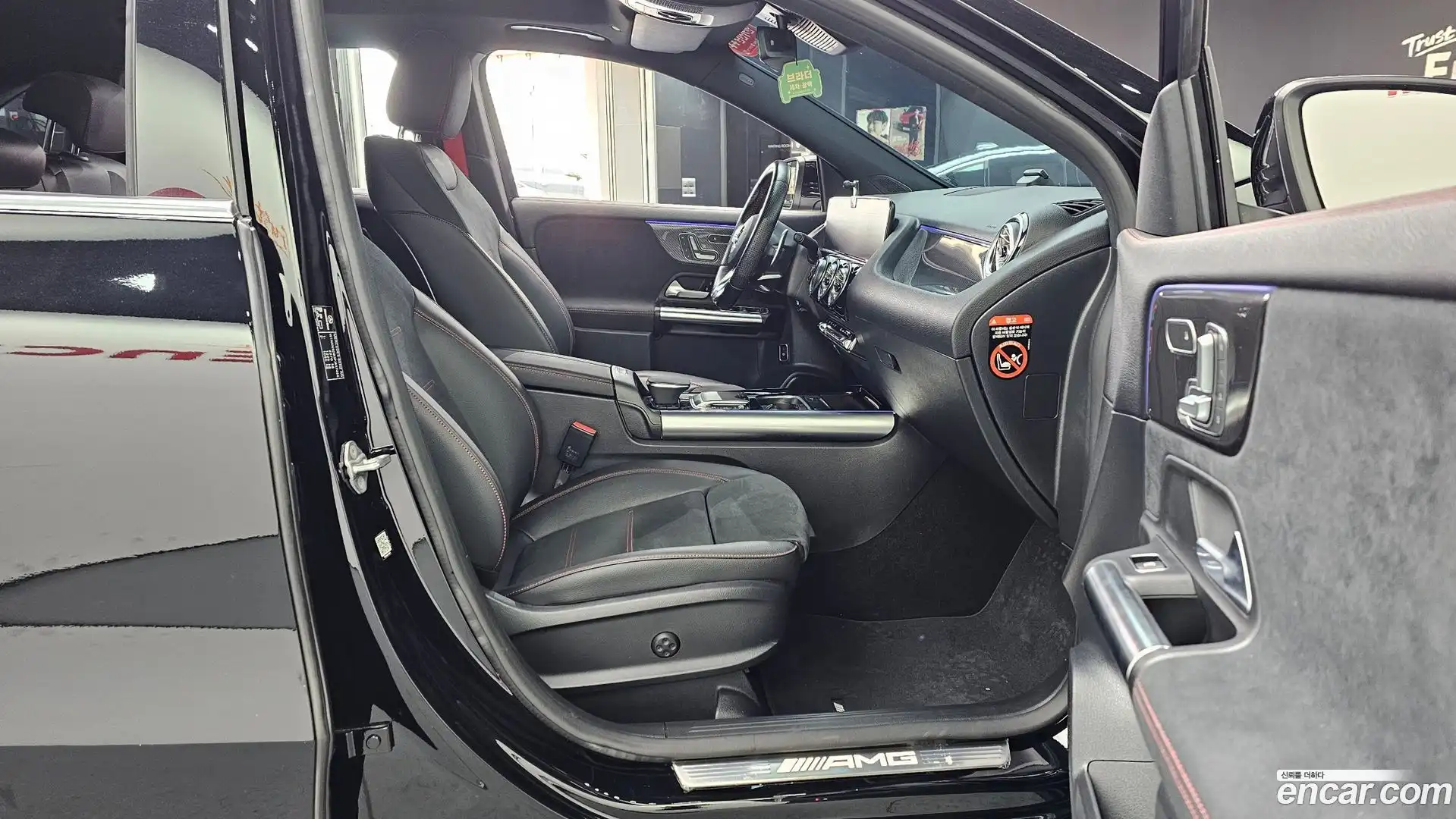 GLA-Class Mercedes-Benz 2023.1-OPTION-015